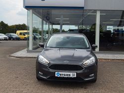 Grau Gebraucht 2016 Ford Focus Trend Limousine | 7.200 € (Fairer Preis)