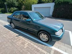 Grün Gebraucht 1995 Mercedes C200 Limousine | 950 €