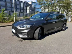 Grau Gebraucht 2018 Ford Focus ST-Line Kombi | 12.950 € (Guter Preis)