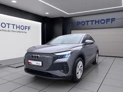 Grau Gebraucht 2022 Audi Q4 Sportback e-tron Basis SUV | 27.950 € (Fairer Preis)