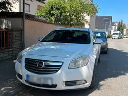 Weiß Gebraucht 2010 Opel Insignia Sport Kombi | 3.100 € (Fairer Preis)