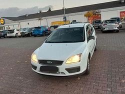 Weiß Gebraucht 2007 Ford Focus Ambiente Kombi | 2.600 € (Teuer)