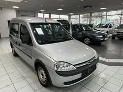 Silber Gebraucht 2003 Opel Combo Van / Kleinbus | 2.799 € (Etwas zu teuer)