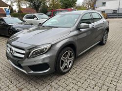 Grau Gebraucht 2015 Mercedes GLA200 StreetStyle SUV | 14.599 € (Fairer Preis)