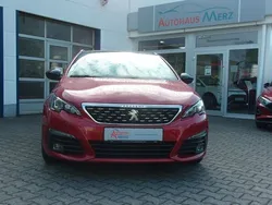 Rot Gebraucht 2018 Peugeot 308 Allure Kombi | 10.880 € (Teuer)