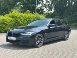 Carbonschwarz metallic Gebraucht 2022 BMW 530e M Sport Kombi | 28.990 € (Guter Preis)