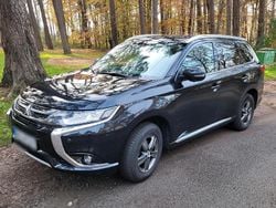 Schwarz Gebraucht 2016 Mitsubishi Outlander P-HEV SUV | 17.900 €