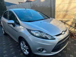Silber Gebraucht 2009 Ford Fiesta Trend Limousine | 2.550 € (Fairer Preis)