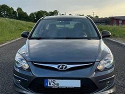 Grau Gebraucht 2011 Hyundai i30 Classic Kombi | 3.750 € (Fairer Preis)