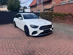 Weiß Gebraucht 2022 Mercedes E220 AMG line Kombi | 42.500 € (Teuer)