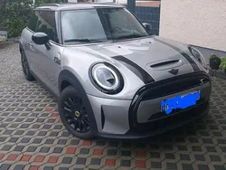 Silber Gebraucht 2023 Mini Cooper SE Kleinwagen | 22.000 €