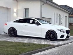 Weiß Gebraucht 2017 Mercedes 220 AMG line Coupé | 33.499 €