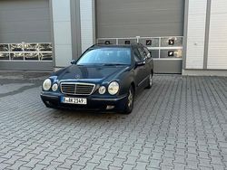 Violet Gebraucht 2000 Mercedes E280 Avantgarde Kombi | 1.199 € (Guter Preis)