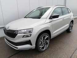 Stahlgrau Neu 2025 Skoda Karoq SportLine SUV | 41.075 € (Fairer Preis)
