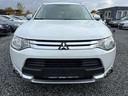 Weiß Gebraucht 2015 Mitsubishi Outlander Diamant Edition SUV | 8.900 € (Fairer Preis)