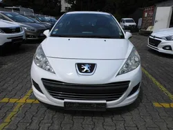 Weiß Gebraucht 2010 Peugeot 207 Limousine | 1.350 € (Superpreis)