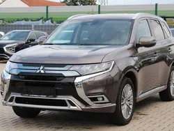 Braun Gebraucht 2021 Mitsubishi Outlander P-HEV Plus SUV | 20.450 € (Guter Preis)