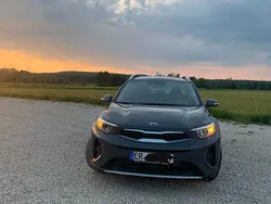 Grau Gebraucht 2021 Kia Stonic Vision SUV | 15.800 € (Fairer Preis)