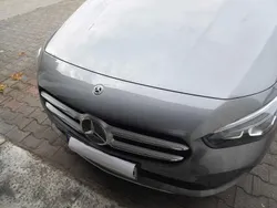 Grau Gebraucht 2020 Mercedes B200 Van / Kleinbus | 21.900 € (Fairer Preis)