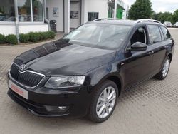 Schwarz metallic Gebraucht 2016 Skoda Octavia Joy Kombi | 28.190 €