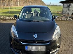 Schwarz Gebraucht 2012 Renault Mégane Limousine | 5.000 € (Etwas zu teuer)