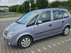 Grau Gebraucht 2003 Opel Meriva Eco Van / Kleinbus | 2.680 €