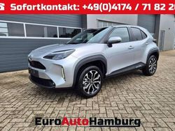Shimmering silver metallic Neu 2025 Toyota Yaris Hybrid Kleinwagen | 27.590 € (Fairer Preis)