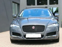 Grau Gebraucht 2017 Jaguar XF Prestige Limousine | 25.000 € (Fairer Preis)