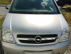 Silber Gebraucht 2004 Opel Meriva Enjoy Van / Kleinbus | 2.700 € (Fairer Preis)
