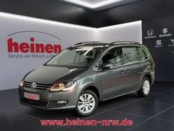 Grau Gebraucht 2022 VW Sharan Comfortline Van / Kleinbus | 25.499 € (Fairer Preis)
