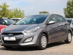 Grau Gebraucht 2012 Hyundai i30 Limousine | 5.900 € (Fairer Preis)