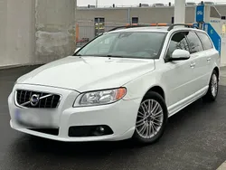 Weiß Gebraucht 2011 Volvo V70 Kombi | 8.300 €