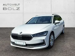 Weiss Gebraucht 2024 Skoda Superb Selection Kombi | 31.990 € (Fairer Preis)
