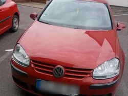 Rot Gebraucht 2004 VW Golf IV Kleinwagen | 1.100 €
