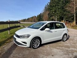 Weiß Gebraucht 2018 VW Golf Sportsvan Highline Van / Kleinbus | 15.500 € (Guter Preis)