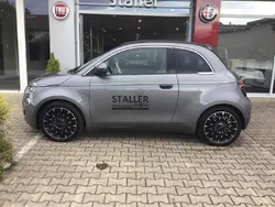 Colore esterno (mineral grau) Gebraucht 2023 Fiat 500e La Prima Cabrio | 25.900 € (Fairer Preis)
