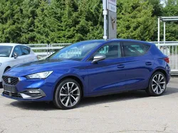 Blau ("mystery" blau metallic) grau (alcantara) Gebraucht 2021 Seat Leon FR Limousine | 23.990 € (Etwas zu teuer)
