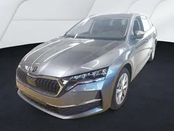 Graphitegrau met. Gebraucht 2024 Skoda Octavia Selection Limousine | 29.950 € (Fairer Preis)