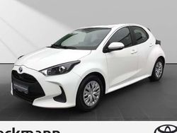 Weiß Gebraucht 2023 Toyota Yaris Hybrid Business Edition Limousine | 18.450 € (Fairer Preis)