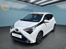 Weiß Gebraucht 2021 Toyota Aygo Kleinwagen | 10.699 € (Fairer Preis)