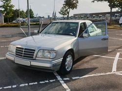 Silber Gebraucht 1993 Mercedes 200 Limousine | 5.300 €