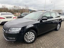 Schwarz Gebraucht 2016 Skoda Octavia Ambition Kombi | 6.490 € (Superpreis)