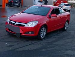 Rot Gebraucht 2008 Opel Astra Cabriolet Cabrio | 1.650 €
