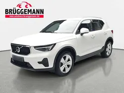 Crystal white metallic Gebraucht 2024 Volvo XC40 Core SUV | 32.890 € (Guter Preis)