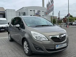 Braun Gebraucht 2011 Opel Meriva Design Edition Van / Kleinbus | 2.490 € (Guter Preis)