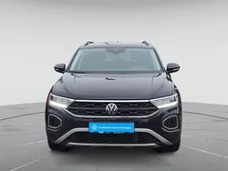 Deep black perleffekt Gebraucht 2024 VW T-Roc Life SUV | 22.980 € (Guter Preis)