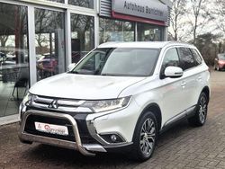 Weiß Gebraucht 2017 Mitsubishi Outlander Diamant Edition SUV | 16.480 € (Fairer Preis)