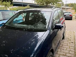 Blau Gebraucht 2004 VW Touran Van / Kleinbus | 1.900 € (Fairer Preis)