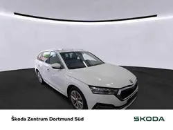 Weiß Gebraucht 2023 Skoda Octavia Style Kombi | 23.991 € (Guter Preis)