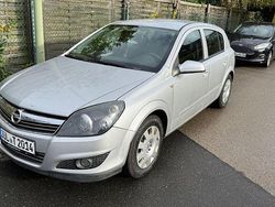 Grau Gebraucht 2007 Opel Astra Limousine | 2.800 € (Fairer Preis)